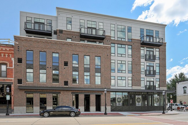 Building Photo - 102 N Broadway