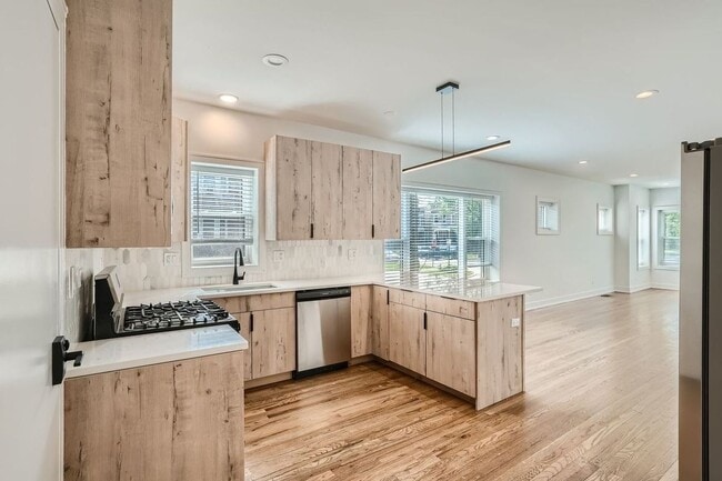 Foto del edificio - 2602 N Springfield Ave