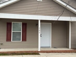 Building Photo - 705 Borders Terrace