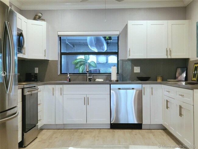 Building Photo - 6140 SW 90th Ct