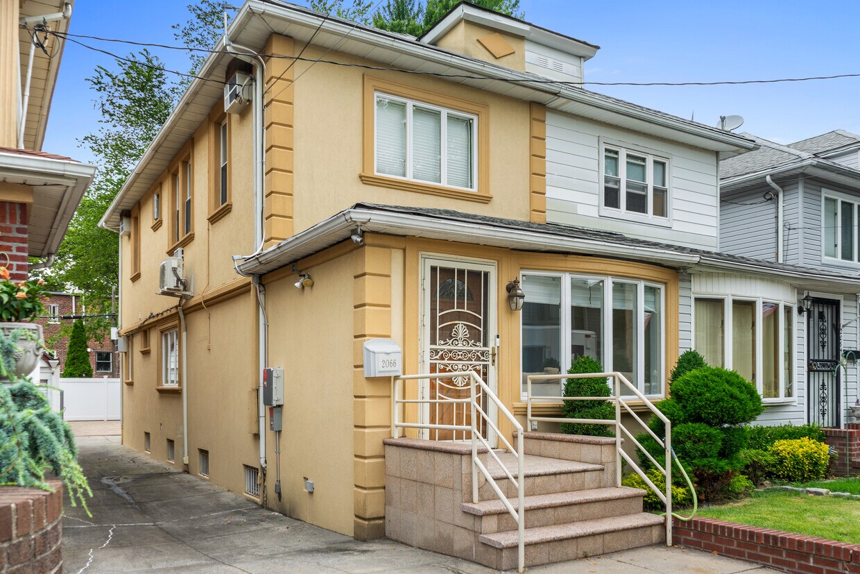 Foto principal - 2066 Batchelder St