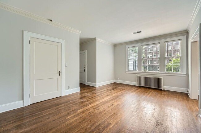 Foto del edificio - 21 Peachtree Memorial Dr NW