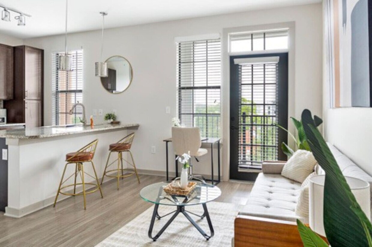 Foto principal - 303 31st Ave N