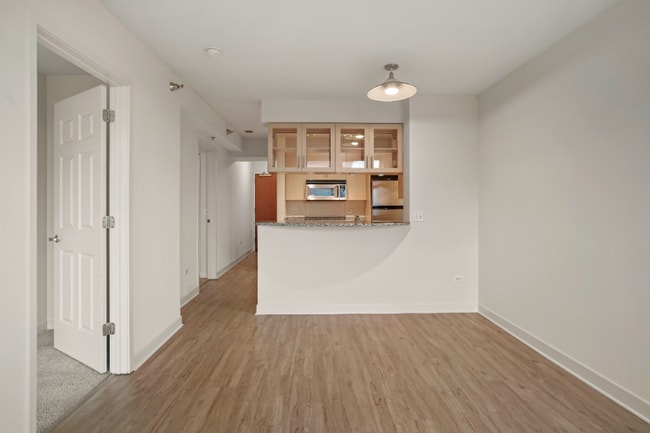 Photo - 1211 S Michigan Ave Apartment