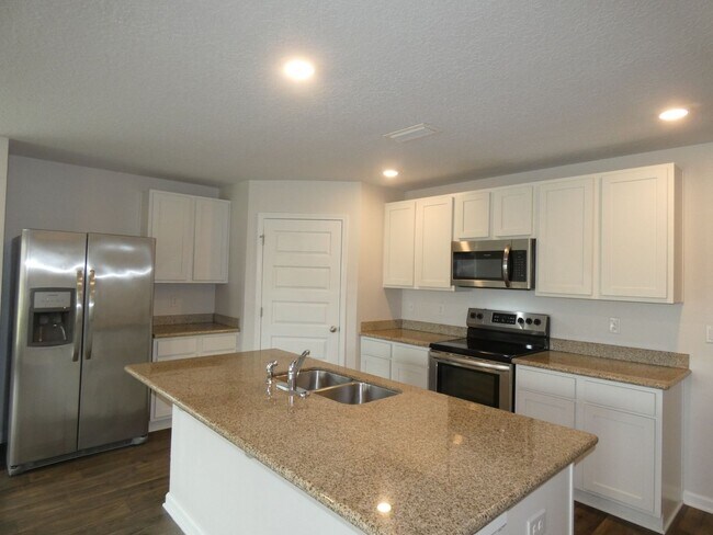 Foto del edificio - 3 Bed/2 Bath - Modern Upgrades