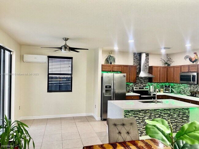Foto del edificio - 5 br, 3 bath House - 175 NE 26th Ave