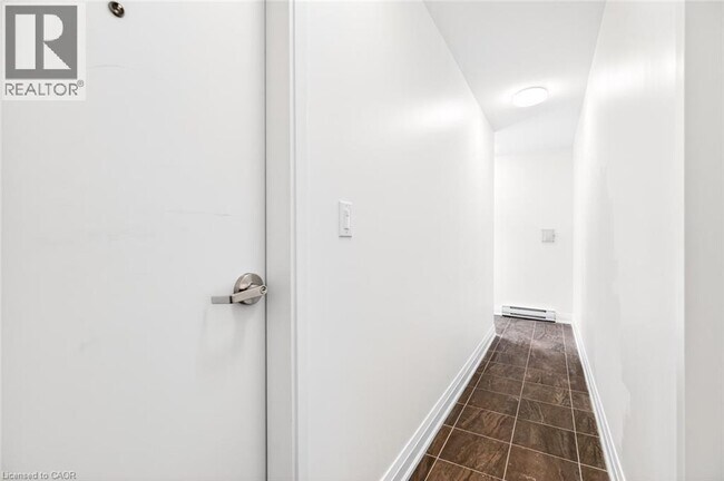 Photo du bâtiment - 253 St Clair Blvd