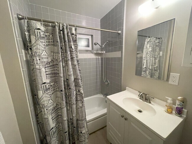 Building Photo - High-Quality Riverside Room Rental