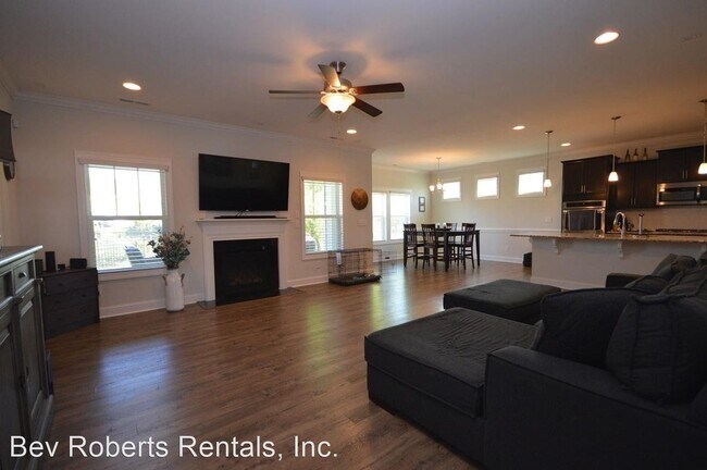 Building Photo - 4 br, 3 bath House - 3417 Fontana Lake Drive