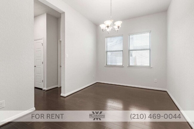 Building Photo - "Charming 3-Bedroom Haven in San Antonio – Spacious 2043 Sq Ft with 2 Full Baths!"