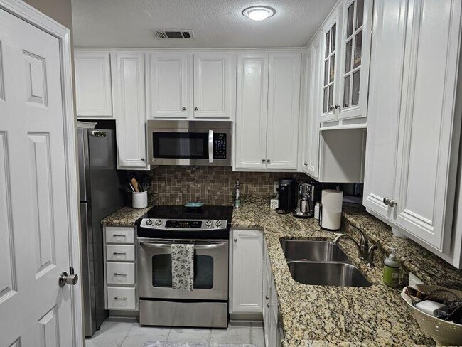 Building Photo - 208 Westlake Ct