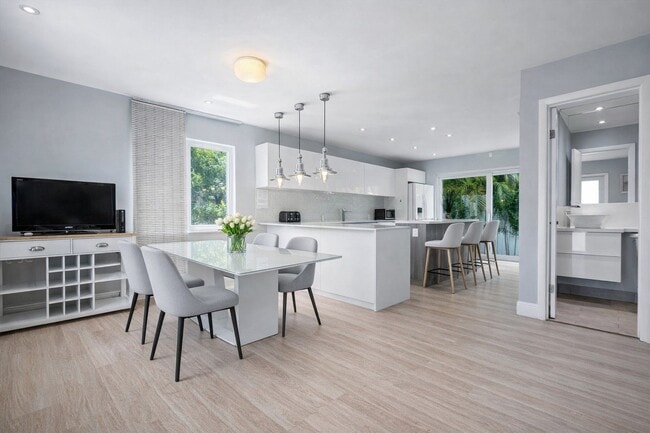 Photo - 100 NW 40th St House