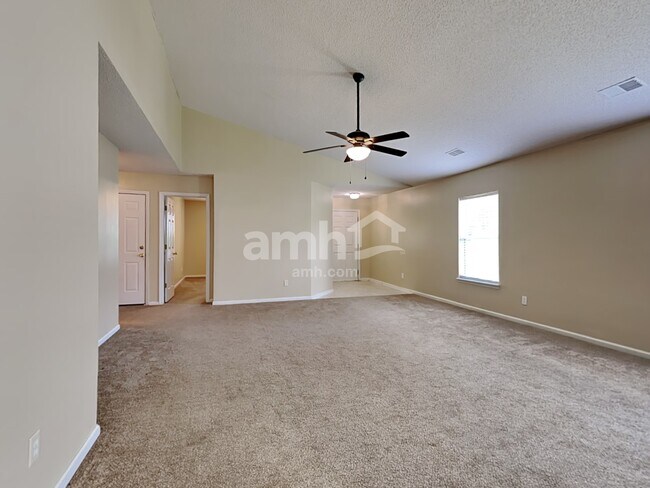 Foto del edificio - 1319 Bishop Pine Dr