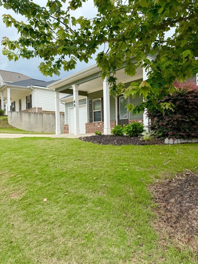 Building Photo - 3 Bedroom Craftsman!