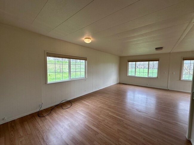 Building Photo - Country Living in Oakdale, CA