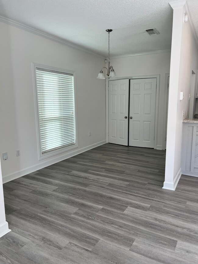 Building Photo - 13745 Kenner Ave