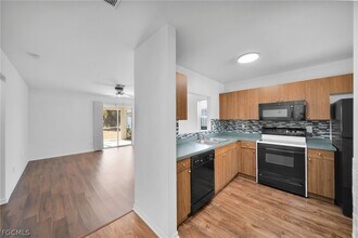 Building Photo - 1044 SE 11th St