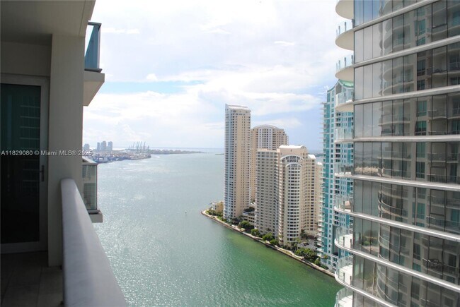Foto del edificio - 300 S Biscayne Blvd