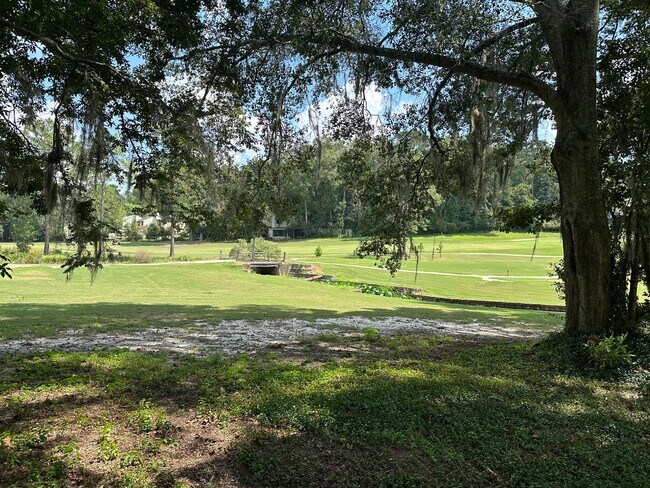 Building Photo - UPSTAIRS UNIT ON THE GOLF COURSE!