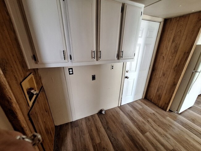 Building Photo - 2 bedroom, 1 bath