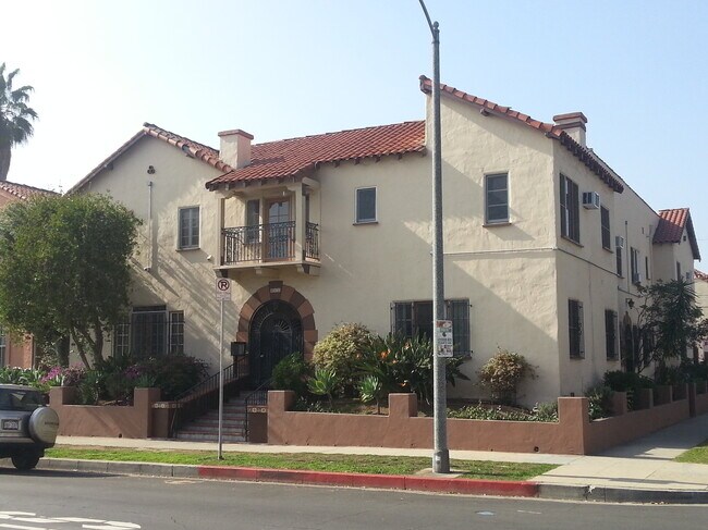 Foto del edificio - 465 N Sierra Bonita Ave