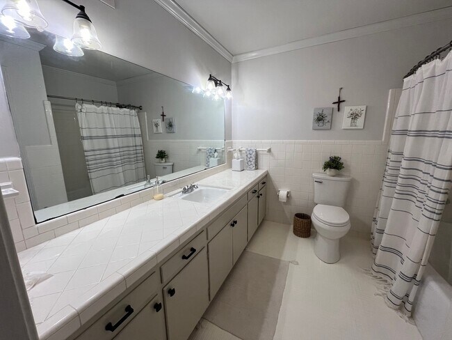 Foto del edificio - 2202 Idlewood Dr