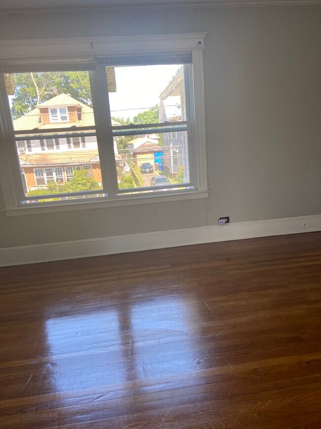 2nd Floor Living Room - 42 Sterling St