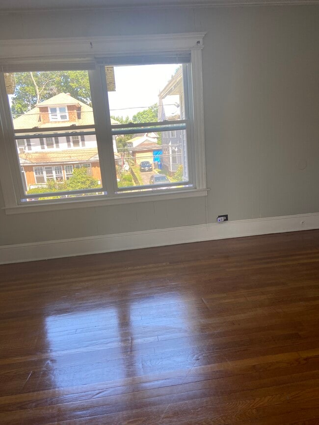 2nd Floor Living Room - 42 Sterling St
