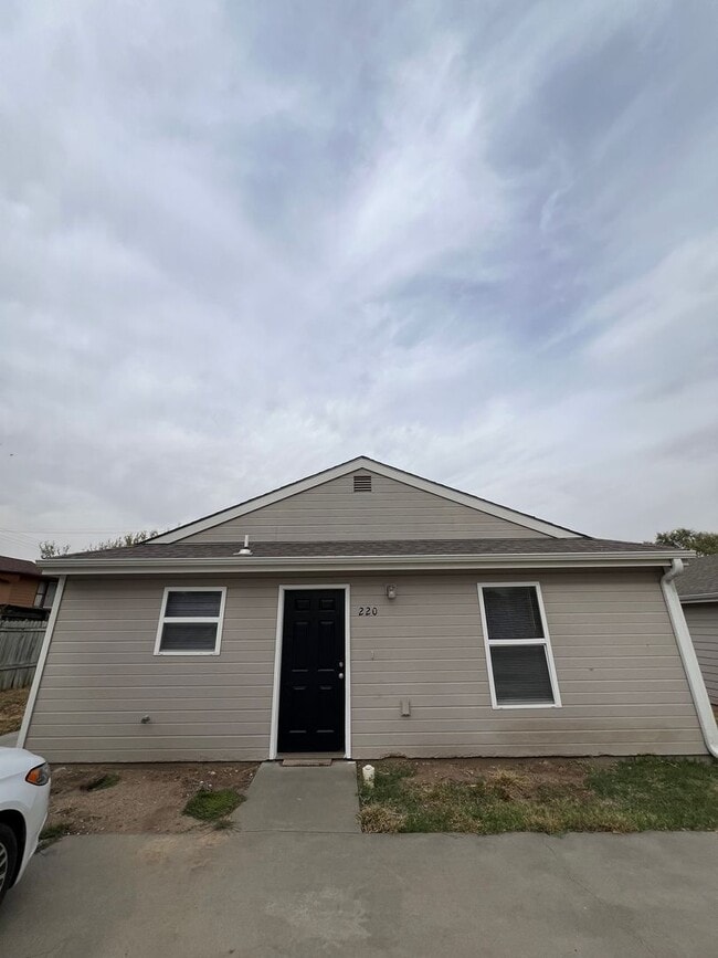 Building Photo - 222-222 W Home St