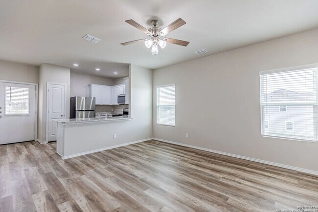 Foto del edificio - Discover Elevated Living at Hunters Ranch!