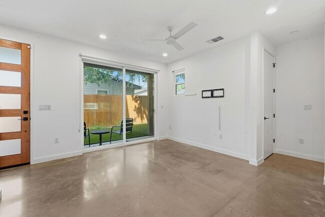 Building Photo - 1707 Deloney St