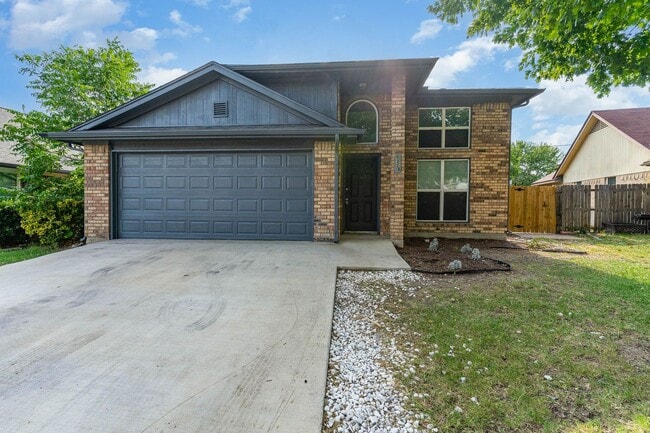 Building Photo - Charming 3BD/2BA Home in a Serene, Tree-Li...