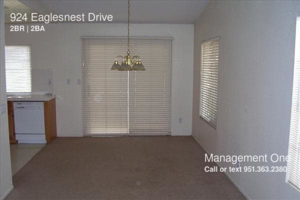 Building Photo - 924 Eaglesnest Dr