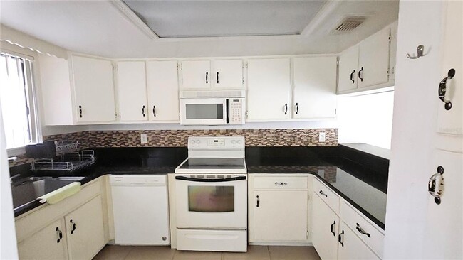 Building Photo - 616 Montego Bay Ct