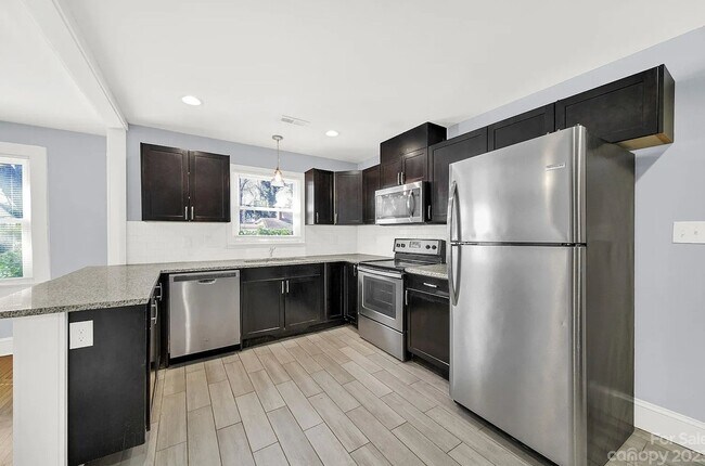 Foto del edificio - 2212 Edison St