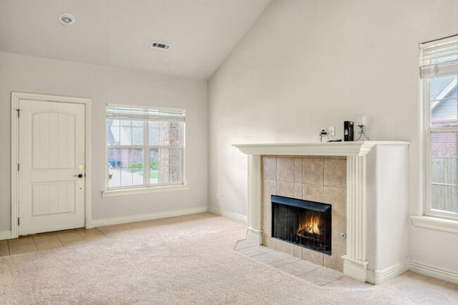 Building Photo - 602 SW Caprington St