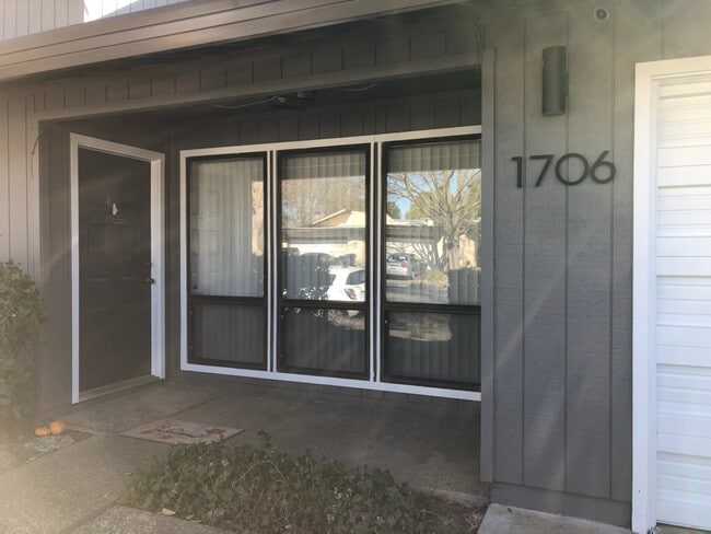 Building Photo - 1706 Humboldt Ave