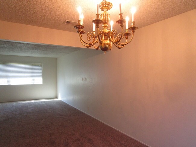 Building Photo - 404 Coot Ln