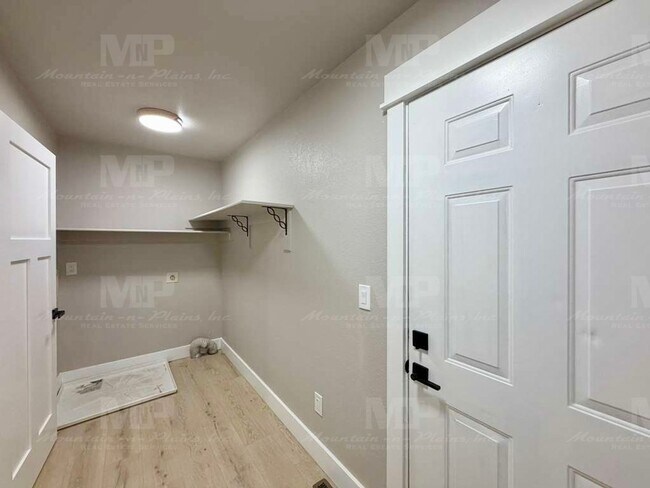 Foto del edificio - 724 Ponderosa Dr