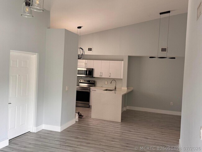 Building Photo - 6936 SW 39th St