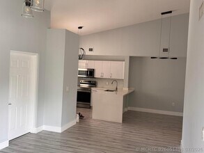 Building Photo - 6936 SW 39th St