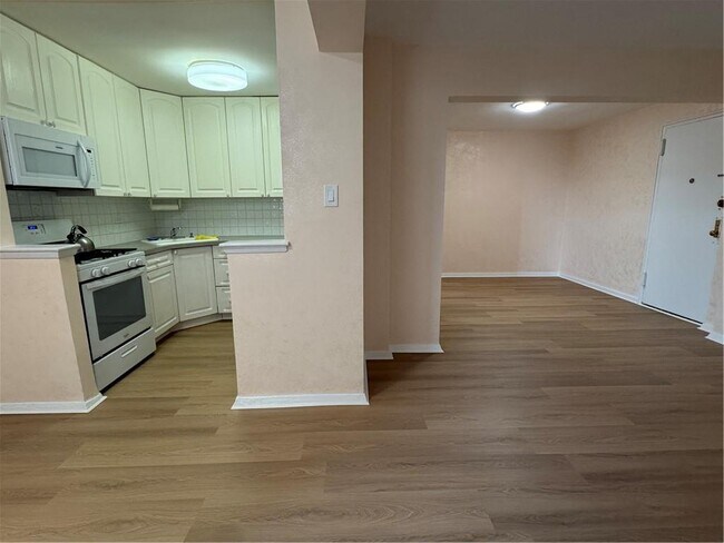 Foto del edificio - 3235 Emmons Ave