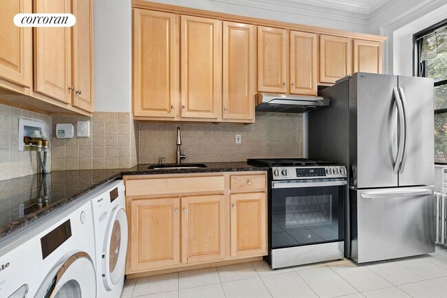 Building Photo - 46 Sterling Pl