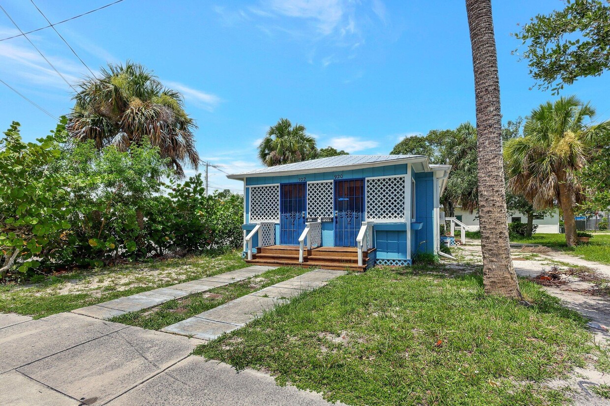 Primary Photo - 922 SE Bayou Ave