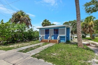 Building Photo - 922 SE Bayou Ave