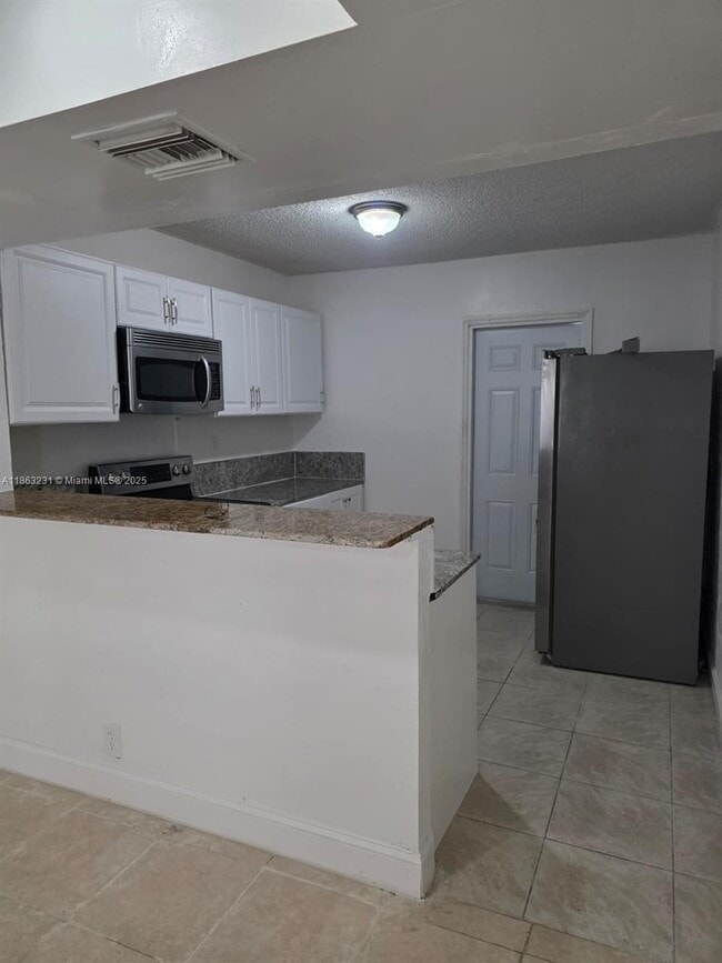 Building Photo - 1206 Seaview