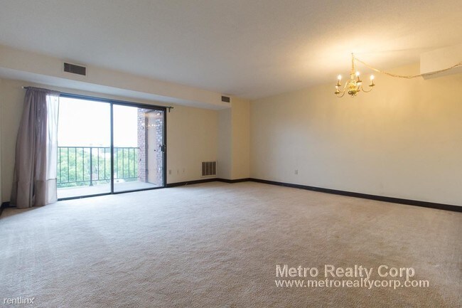 Building Photo - 1 br, 1 bath  - 68 Centre St