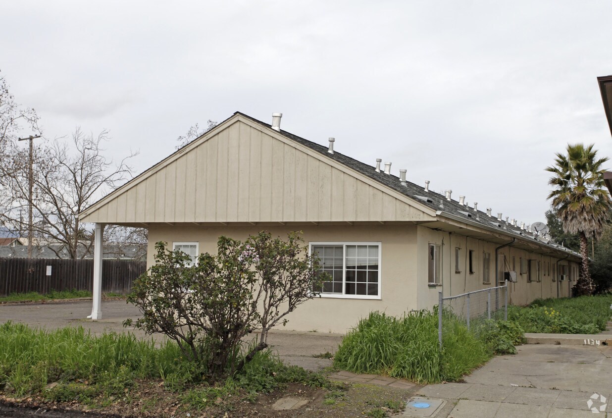 Building Photo - 1150 Central Ave