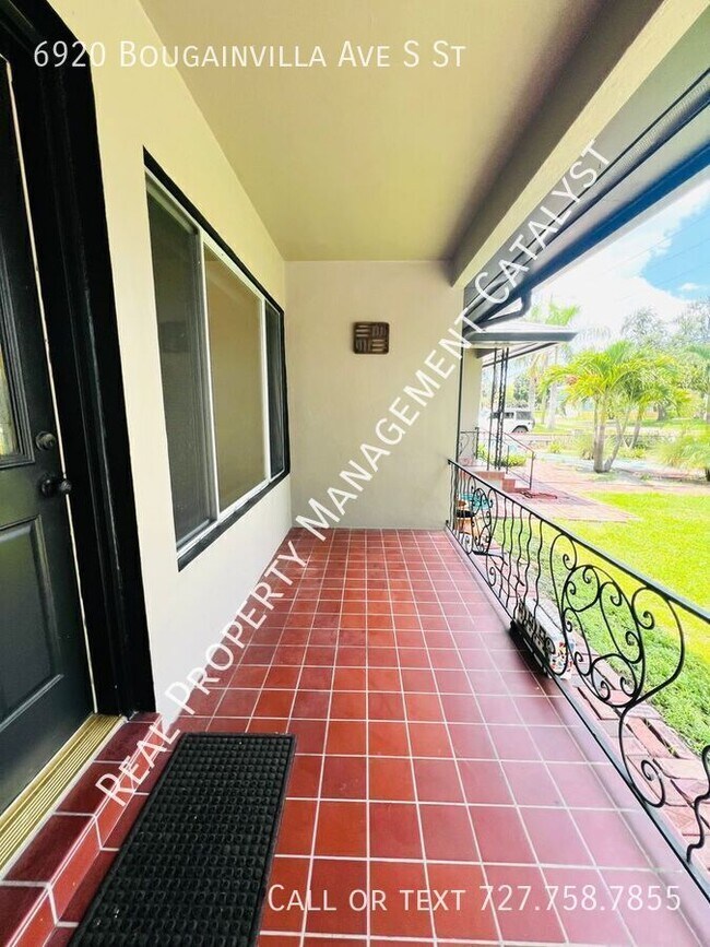 Foto del edificio - 6920 Bougainvilla Ave S