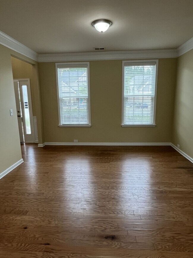 Foto del edificio - Spacious 4 Bed + Bonus Room Home in Concord